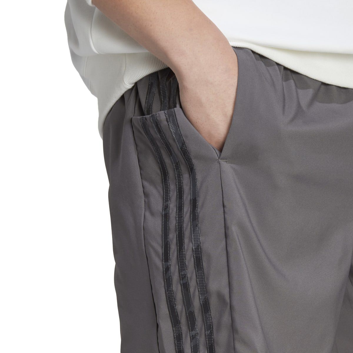 adidas Men's Aeroready Essentials Chelsea 3-Stripes Shorts