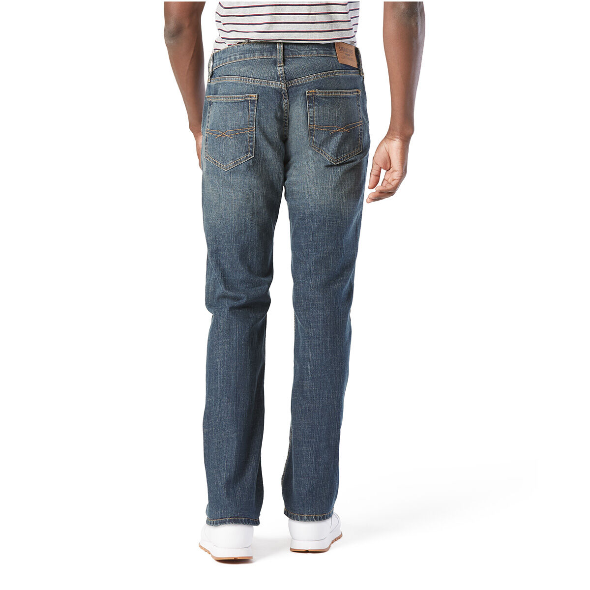 Signature by Levi Strauss & Co. Gold Label Men's Relaxed Fit Jeans