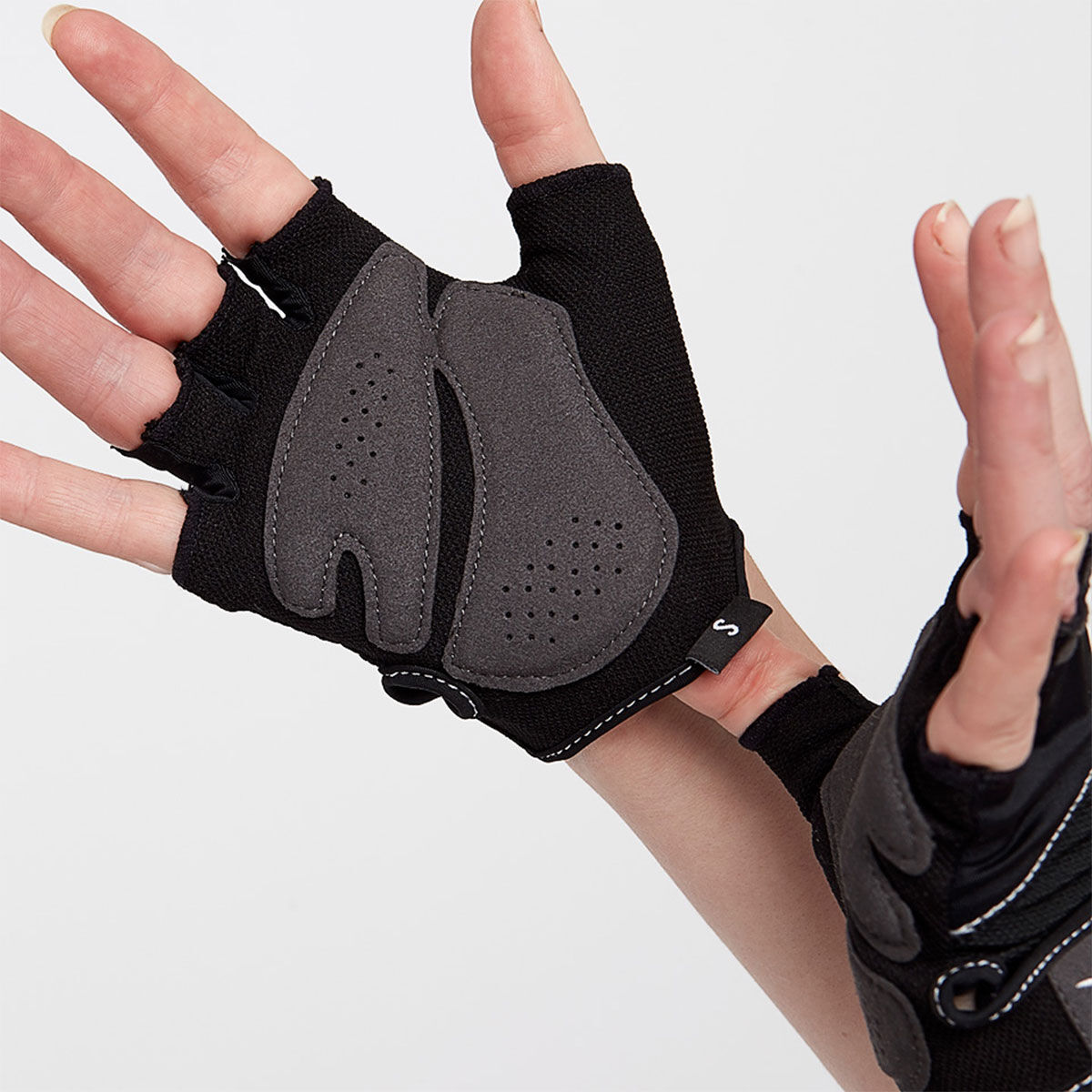 Nike Women's Elemental Fitness Gloves