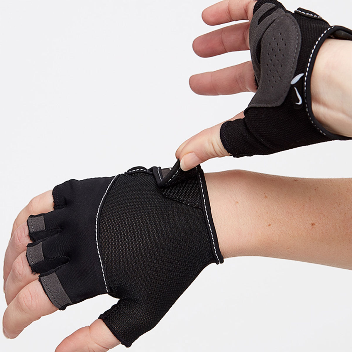 Nike Women's Elemental Fitness Gloves